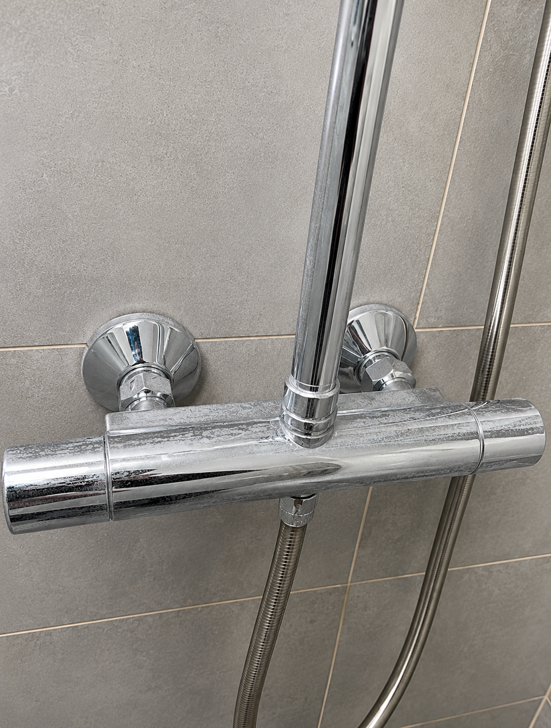 Toiletpot met kalk en urinesteen